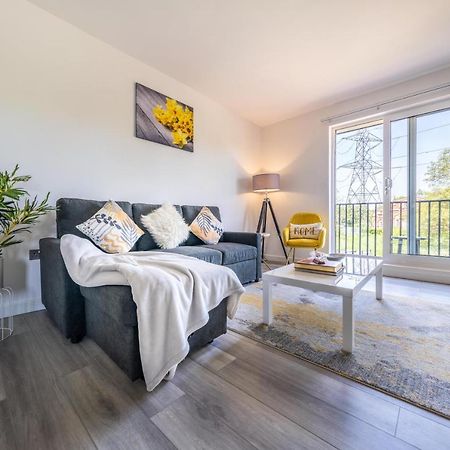 Ash View Place 4 -Heathrow - Thorpe Park - Free Parking Staines-upon-Thames Exterior photo